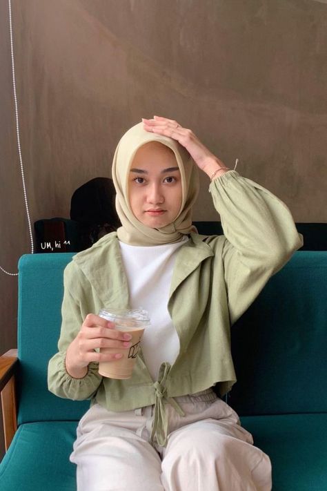 Outfit Ngampus, Haircut Selfie, Photo Hijab, Outfit Hijab Casual, Cute Hairstyle, Muslim Outfits Casual, Hijab Style Casual, Hijabi Fashion Casual, Hijabi Style