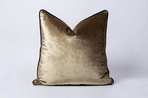 Bronze Velvet Pillow Cover Velvet Pillows Bronze - Etsy Farmhouse Lake House, Pillow Sets, Luxury Pillow, Blue Cushion Covers, House Paint Colors, Pillow Covers Decorative, Stylish Pillows, Luxury Pillows, Living Room Design Inspiration