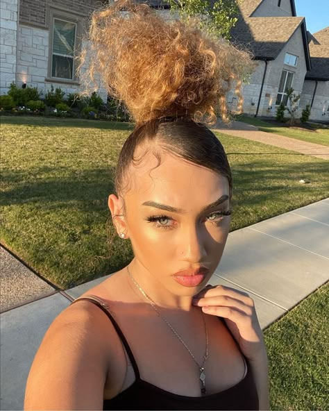 vid droppin tonight Yasmeen Nicole, Top Knot Bun, Cute Curly Hairstyles, Dyed Natural Hair, Curly Hair Styles Easy, Peinados Fáciles Para Cabello Corto, Girls Hairstyles Braids, Natural Hair Styles Easy, Slick Hairstyles