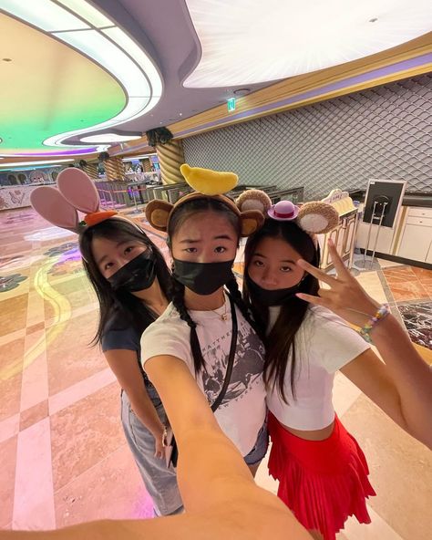 #ha sisters #hj evelyn #erica ha #emily ha Hj Evelyn, Ha Sisters, Sisters Goals, Sister Pictures, Best Friend Poses, Sister Outfits, Friend Poses, Poses For Photos, Best Youtubers