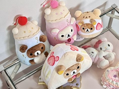 𝐉𝐨𝐮𝐫𝐲'𝐬 𝐃𝐢𝐚𝐫𝐢𝐞𝐬 ₊⊹ᥫ᭡ Rilakkuma Plushie, Creative Gift Ideas, Images Kawaii, Kawaii Plushies, Hello Kitty Items, Cute Stuffed Animals, Birthday Wishlist, Before Bed, Cute Little Things