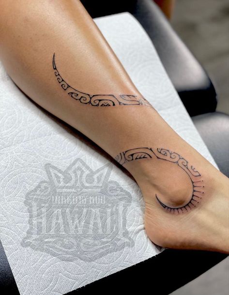 Indian Ankle Tattoos For Women, Kirituhi Tattoo Women, Wahine Tattoo, Small Polynesian Tattoo Woman, Tongan Tattoo Women, Polynesian Ankle Tattoo, Hawaiian Tribe Tattoo, Hawaiian Style Tattoo, Small Polynesian Tattoo