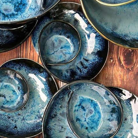 Anna Katharina Jens on Instagram: "Swirl, Swirl, Swirl — just som Swirl Bowls from above ❤️❤️❤️ #potteryart #potteryforall #glazeeffect #swirlbowl #ceramics #snackbowl #servingplate #uniquegift #usableart" Swirl Bowl Pottery, Anna Katharina, Chip And Dip Bowl, Hand Building, Dip Bowl, December 30, Snack Bowls, Pottery Plates, Building Ideas