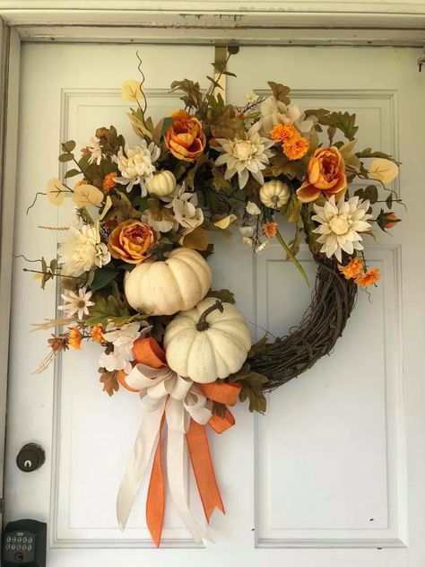 30+ Beautiful DIY Thanksgiving Wreath Ideas for your front door Fall Decor Wreaths, Rustic Thanksgiving, Door Diy, Thanksgiving Wreath, Wreaths Ideas, Diy Thanksgiving, Fall Thanksgiving Decor, Diy Fall Wreath, Autumn Decorating