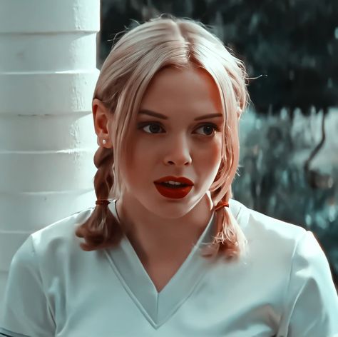 Scream Characters 1996, Rose Mcgowan 90s Scream, Tatum Scream Icon, Scream 1996 Tatum, Tatum Riley Aesthetic, Tatum From Scream, Scream Tatum Riley, Tatum Riley Icons, Tatum Riley Scream