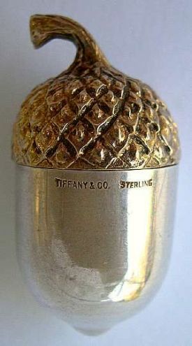 Tiffany silver thimble holder: Vintage Sewing Notions, Needle Cases, Vintage Sewing Machines, Sewing Baskets, Couture Vintage, Sewing Items, Chatelaine, 판타지 아트, Sewing Tools