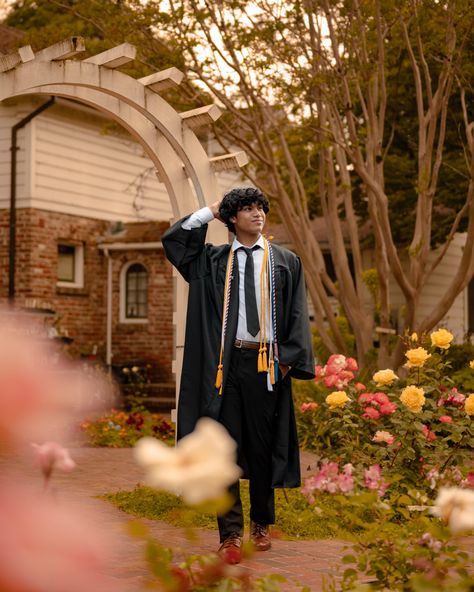 Graduation Pose Ideas Men, Grad Photos Guys, Men’s College Grad Photos, Grad Photo Poses Men, Men’s Graduation Poses, Graduation Photos Guys, Graduation Photography Poses Men, Grad Photos Men, Graduation Pictures Guys