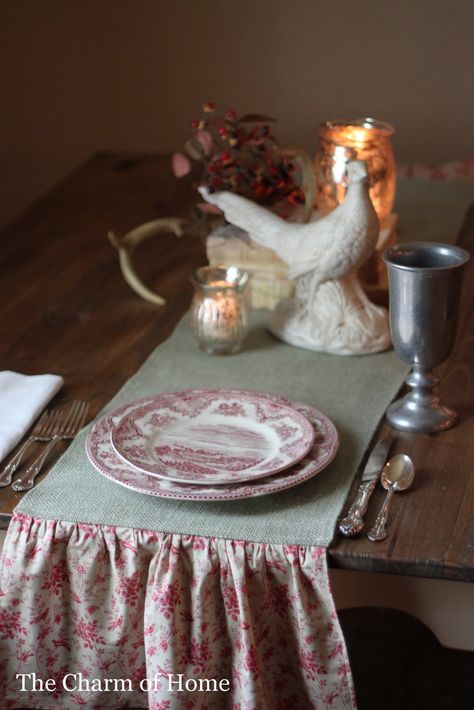 Love this French country table runner.  Beautiful! Drop Cloth Projects, Burlap Runners, Vintage Burlap, Toile Fabric, Leyte, Drop Cloth, Sewing Table, French Country Style, French Decor