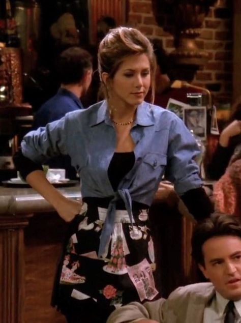 Rachel Green outfit inspo, apron Rachel Friends Waitress Outfits, Rachel Green Cafe Outfit, Rachel Green Apron, Rachel Green Outfits Coffee Shop, Rachel Green Coffee Shop Outfit, Rachel Green Outfits Waitress, Rachel Waitress Outfit, Waitressing Outfit, Apron Outfit Aesthetic