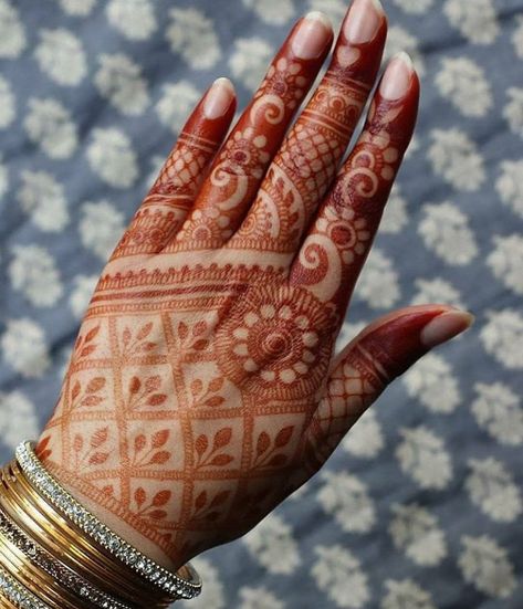 Simple Mehendi Designs, Mehndi Designs Bridal Hands, Mehndi Designs For Kids, Modern Mehndi Designs, Full Mehndi Designs, Latest Bridal Mehndi Designs, Wedding Mehndi Designs, Full Hand Mehndi Designs, Circle Mehndi Designs