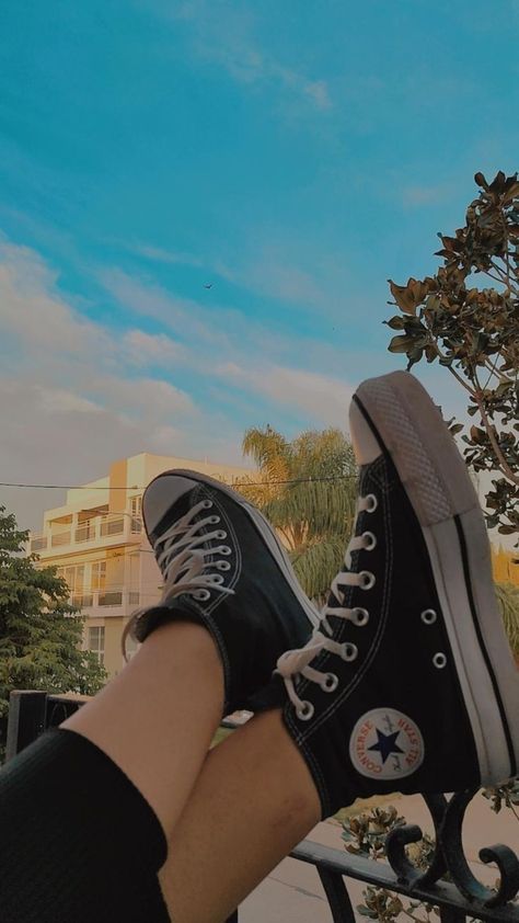 Aesthetic Album Covers, Custom Sneakers Diy, Shoes Wallpaper, Trendy Boy Outfits, All Star Shoes, All Stars Converse, Converse Style, Black Converse, Converse Sneakers