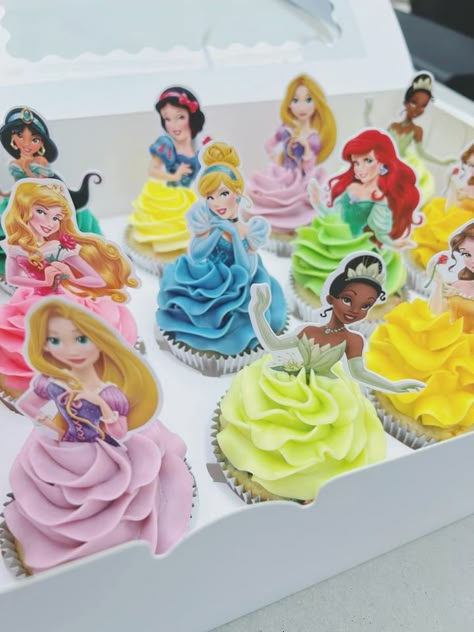 Princess Candy Table Ideas, All Princess Cake Ideas, Disney Princess Birthday Cupcakes, Pink Princess Cupcakes, Disney Princess Bday Party Ideas, Princess Birthday Party Cookies, Princess Themed Cupcakes, Princess Theme Treats, Disney Princess Birthday Cookies