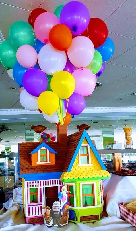 Diy Up House Cardboard, House From Up, Casa Up, Mardi Gras Dinner Party, Up Movie House, Up House With Balloons, Halloween Cubicle, Disney Gender Reveal, Disney Up House