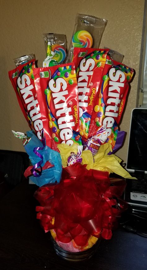 Skittles Gift Ideas, Skittles Bouquet, Skittles Basket Gift Ideas, Skittles Cheer Gift, Skittles Drink Alcohol, Skittles Rainbow, Valentines Day Baskets, Candy Basket, Candy Bouquet