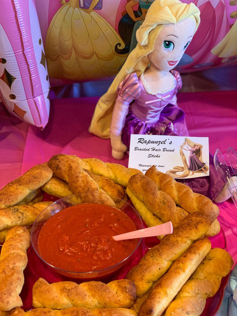 Disney princess party Disney Princess Food Ideas Parties, Rapunzel Snack Ideas, Disney Princess Brunch, Princess Veggie Tray Ideas, Once Upon A Time Birthday Party Food, Princess Theme Food Ideas, Princess Tea Party Birthday Food, Princess Birthday Food Ideas, Princess Snacks Party