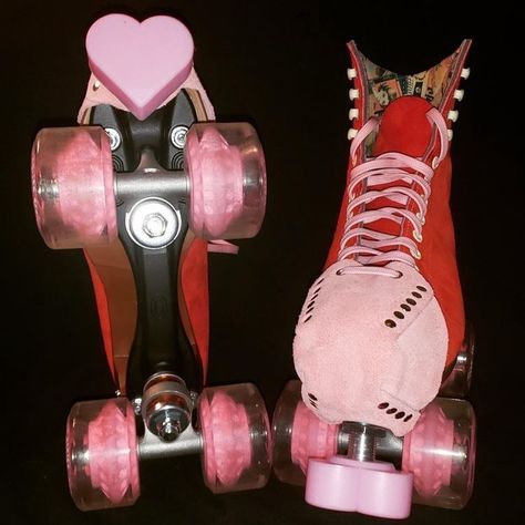 Dance Street, Roller Skating Outfits, Skate Aesthetic, Retro Roller Skates, Roller Skate Shoes, Roller Shoes, Derby Girl, Quad Skates, Roller Skaters