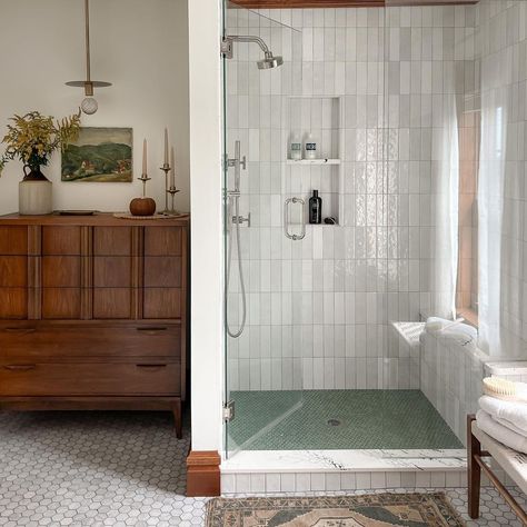 30 Stunning Walk-In Shower Ideas For Small Bathrooms Half Glass Shower Wall, Bedrosian Tile, Glass Shower Wall, Walk In Shower Ideas, Condo Bathroom, Ideas For Small Bathrooms, Frameless Glass Doors, Geometric Floor, Wooden Vanity