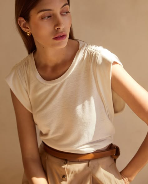 Women's Reins Tee in Tallow Beige Spring Knits, Linen Tee, Stripe Outfits, Silhouette Ideas, Clothing Details, Muscle Tee, Fall 2023, Flowy Tops, Knit Tees