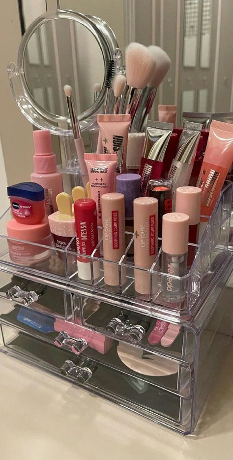 Makeup Organization Aesthetic, Beauty Desk, Room Organization Bedroom, Makeup Accesories, Lip Gloss Collection, Ethereal Makeup, Messy Room, Vision Board Affirmations, Skincare Organization