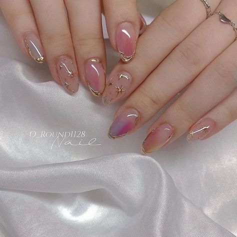 [PaidAd] Amazing Nail Art Designs Ideas Tips And Inspiration | Nail Art Summer | Spring Nails 2023 #simplenailartdesigns Almond Nail Glitter Ombre, Minimalist Elegant Nails, Elegant Pink And Gold Nails, Korean Iridescent Nails, Korean Nail Art Almond Shape, Wedding Nail Trends 2024, Fun Gold Nails, Japanese Pink Nails, Estetik Nails