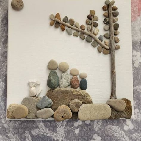 Park Bench Couple Rock Art - Etsy Stone Art Diy, Pebble People, Seashell Art Diy, Stone Pictures Pebble Art, Romancing The Stone, Pebble Art Family, Stone Pictures, Custom Family Portrait, Seashell Art