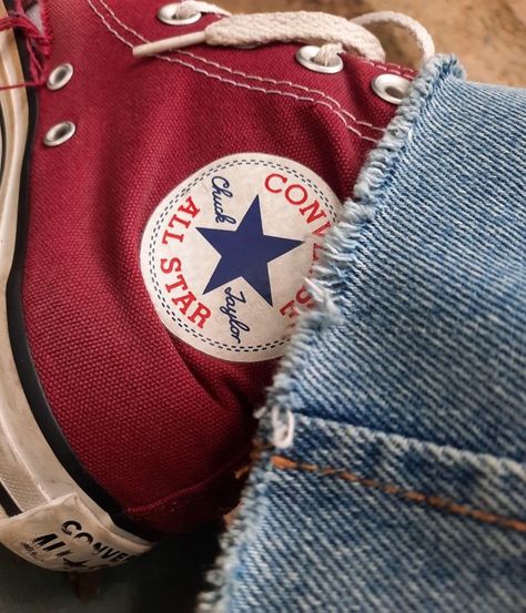 Red All Star Aesthetic, Dark Red Converse Outfit, Red Star Aesthetic, Prongs Aesthetic, Red Converse Aesthetic, Converse Aesthetic Outfit, Converse All Star Outfit, Dark Red Converse, All Star Aesthetic