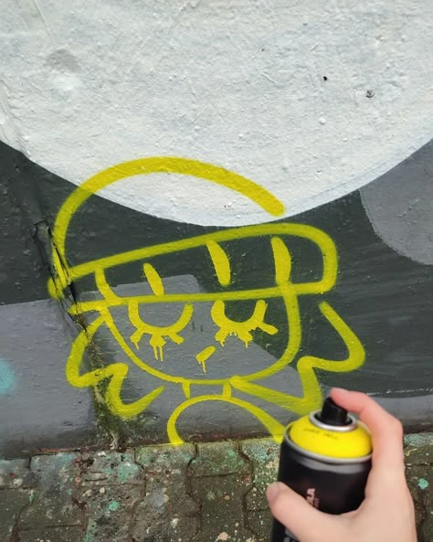 Graffiti Easy Ideas, Easy Spray Paint Art Ideas, Simple Graffiti Art, Graffiti Shapes, Easy Graffiti Art, Graffiti Easy, Vandalism Art, Simple Graffiti, Yellow Graffiti