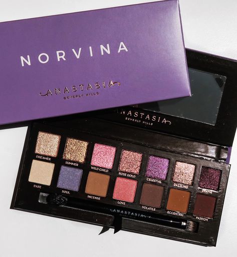 Norvina is the Instagram handle of ABH’s creative director, and daughter of Anastasia, Claudia. Cool toned eyeshadow palette with 7 shimmer and 7 matte shades. Photo @thebeautidentity on instagram Abh Norvina Palette Looks, Abh Norvina Palette, Cool Toned Eyeshadow, Cool Toned Eyeshadow Palette, Anastasia Beverly Hills Norvina, Norvina Palette, Makeup Wishlist, Makeup Pro, Makeup Stuff