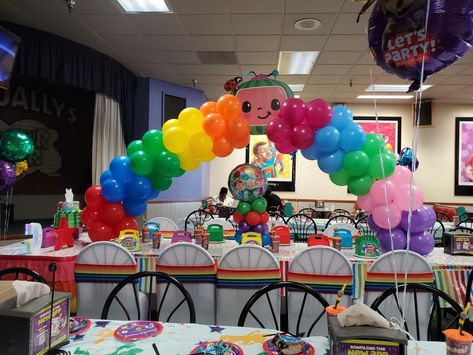 Cocomelon theme party at Chuck E. Cheese Chuckie Cheese Birthday Party Table, Cocomelon Theme Table Decoration, Chuck E Cheese Birthday Cake, Cocomelon Table Decor, Cheese Party Decorations, Chuckee Cheese Birthday, Chuck E Cheese Birthday Party, Cocomelon Chritmas Tree, Chucky Cheese Birthday Party