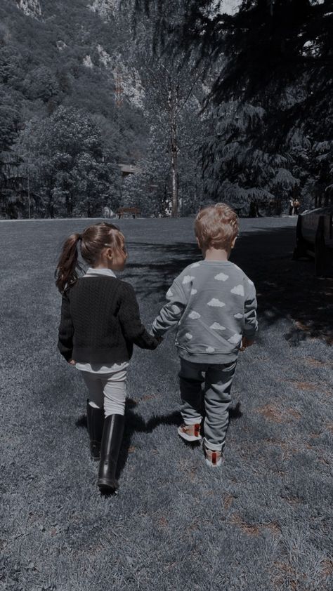 Little Boy And Girl Best Friends, Fraternal Twins Boy And Girl Aesthetic, Siblings Pictures Aesthetic, Little Siblings Aesthetic, Boy And Girl Siblings, Siblings Aesthetic, Elite Aesthetic, Little Siblings, Blonde Twins