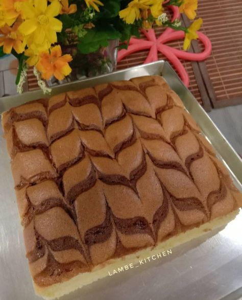 🍓 STRAWBERRY CASTELLA CAKE 🍮 #lambe_kitchen #castellacake #strawberry #cake #desert #sukamakan #bakingwithlove #breakfast #morning #doyanbaking #resepyummy #resepdapurku #berbagiresep #cakedankue #resepdapurku #kulinerbatam #foodpic #foodgasm #foodshare #instafood #homemade #fresh #healthy #yummy #followforfollow #followme #likeforfollow #batam Cake Desert, Castella Cake, Strawberry Cake, Baking, Ethnic Recipes, Cake, Tiramisu