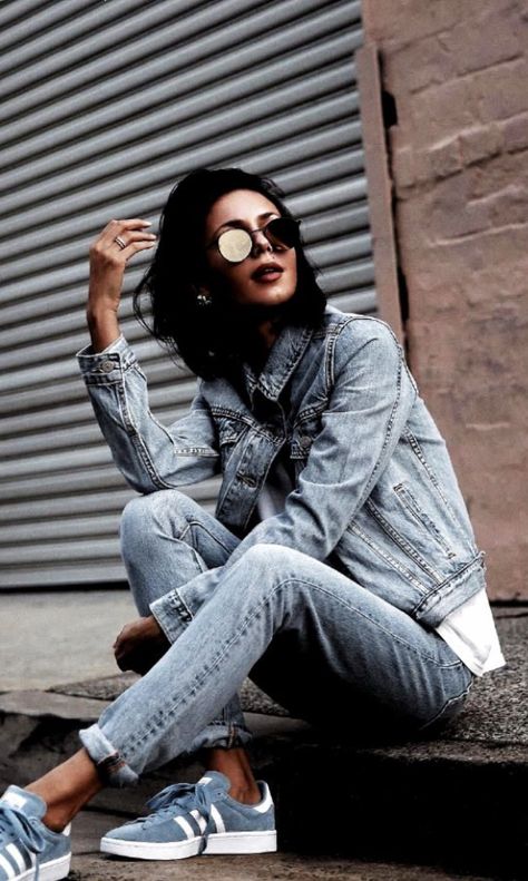 Portret Feminin, Double Denim Looks, Urban Fashion Photography, Urban Apparel, Urban Fashion Trends, Pose Fotografi, Shotting Photo, Women's Outfits By Occasions, Photoshoot Idea