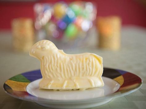 Easter butter lamb Pascha Basket, Butter Lamb, Adult Easter Egg Hunt, Polish Easter, Easter Lamb, Easy Easter Decorations, Easter Eggs Chocolate, Easter Season, Easter Traditions