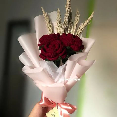 Rose Bouquet ┃ Maroon ∘˙○˚.• Cutie maroon and pink combination! <33 For inquiries and orders, please send us a message 💌 🏷️ #crochet #bouquet #flowers #crochetflowerbouquet #crochetflowers #rose #crochetrose #pink #maroon #crochetph #crochetphilippines #giftideas #birthdaygift #handmadewithlove #handmade Crochet Bouquet Flowers, Pink Combination, Crochet Bouquet, Flower Crochet, Crochet Rose, Rose Bouquet, Crochet Flowers, Crochet Bag, Flowers Bouquet