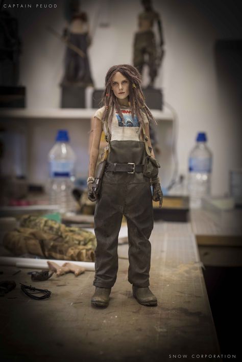 Captain Peuod... 1/6th scale action figure with dreadlocks Post Apocalyptic Outfit, Anime Superhero, Costumes Wigs, Military Action Figures, Scale Figures, Female Pilot, 6 Figures, Military Figures, Custom Action Figures