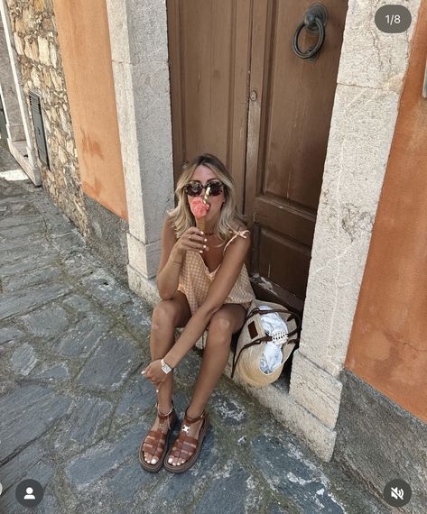 Oval Sunglasses 90s, Brown Sandals Outfit, Small Oval Sunglasses, Sandals Outfit Summer, Sunglasses 90s, Italian Summer Aesthetic, Cat Eye Sunglasses Vintage, Sunglasses Design, Sophisticated Outfits