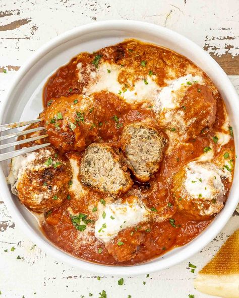 Ricotta Meatballs Meatballs With Ricotta Cheese, Meatballs With Ricotta, Italian Meatball Recipes, Homemade Chorizo, Ricotta Meatballs, Italian Sausages, Easy Marinara Sauce, Italian Meals, Italian Meatballs Recipe