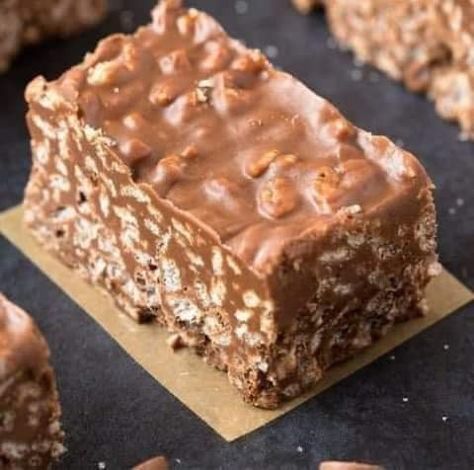 Weight Watchers Success: Tips, Recipes & Tricks | No Bake homemace crunch bars using just one bowl, 5 ingredients and less than 2 minutes | Facebook Homemade Crunch Bars, Weight Watchers Success, Cool Diet Recipes, Crunch Bars Recipe, Crunch Bars, Peanut Butter Crunch, Crunch Bar, Chocolate Crunch, Quick Easy Snacks