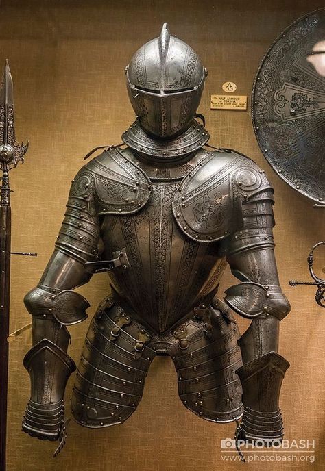 Medevial Knight, Diy Armour, Free Reference Photos, Medieval People, Medieval Knight Armor, Costume Armour, Century Armor, Medieval Armour, Armor Clothing