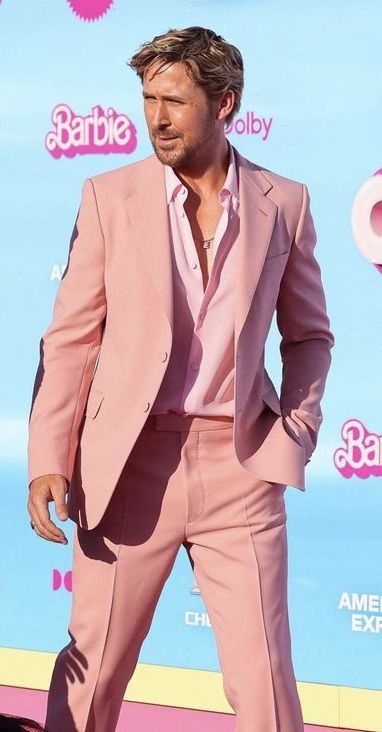 Ryan Gosling Pink Suit, Ryan Gosling Style, Glenn Powell, Gucci Suit, Mens Wedding Attire, Райан Гослинг, Pink Suit, Masks Masquerade, Ryan Gosling