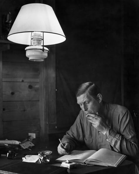 W H Auden, Writers Desk, Writers And Poets, Out Of My Mind, Writers Write, Book Writer, Poetry Collection, Writing Poetry, Life Pictures