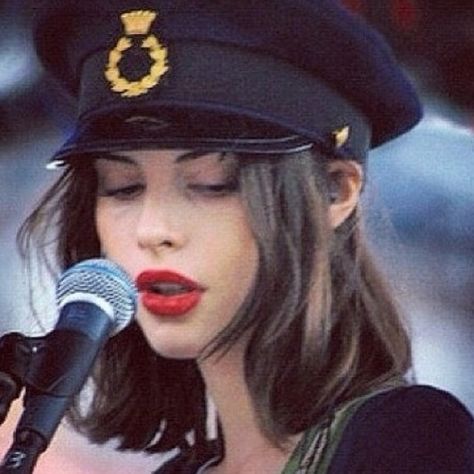 Kemp Muhl = Woman of the Week #KempMuhl #WomanoftheWeek #WOTW by lenafayremusic Kemp Muhl, Hippie Rock, Military Haircut, Photographie Portrait Inspiration, I'm With The Band, Mode Inspo, Grunge Hair, French Girl, Mode Vintage