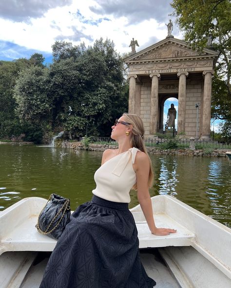 Lost in the beauty of Villa Borghese 🕊️ Villa Borghese, Pic Ideas, Rome, Villa, The Beauty, Lost, Italy, Beauty