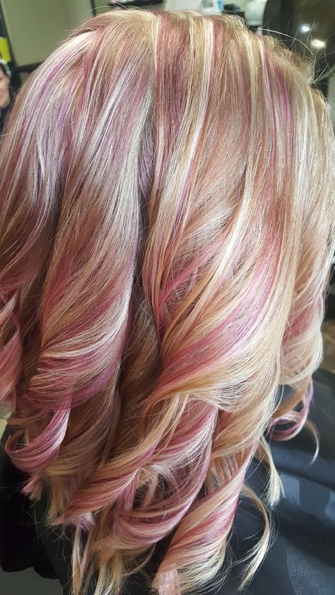 Blonde hair with pink highlights Rose Gold Hair With Purple Highlights, Blond Hair With Pop Of Color, Hair Color Ideas Pink Highlights, Pink Blonde Brown Hair, Blonde Hair With Color Highlights, Chunky Pink Highlights In Blonde Hair, Blonde And Pink Balayage, Blond And Pink Hair, Pink And Blonde Highlights