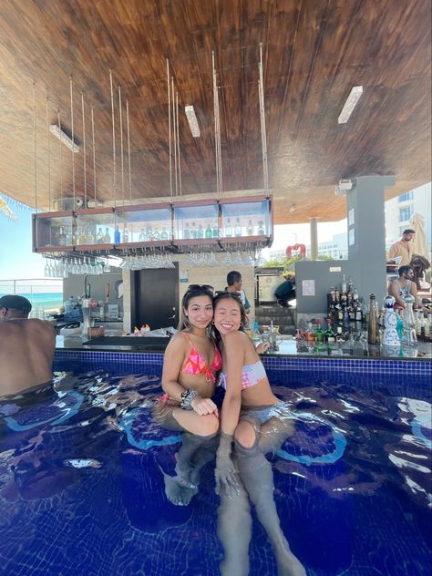 Swim Up Pool Bar Photo Idea | Cancun Photo Inspo Pool Bar Photoshoot, Cancun Mexico Picture Ideas, Cancun Nail Ideas, Cancun Mexico Pictures, Vacation Pictures Friends, Cancun Photos, Spring Break Pictures, Mexico Pictures, Swimming Pool Pictures