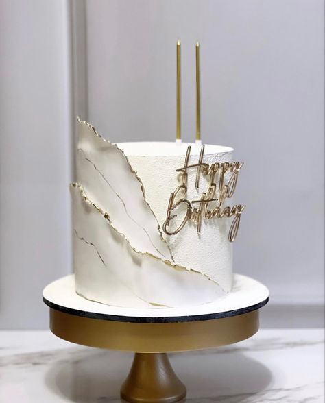 Beige White Gold Birthday Cake, Gold White Cake Birthday, White Cake With Black And Gold Accents, 2024 Cake Ideas, Birthday Cake Ideas Two Tier, White 18th Birthday Cake, White 21st Birthday Cake, White And Gold Cake Ideas, Neutral Cake Ideas