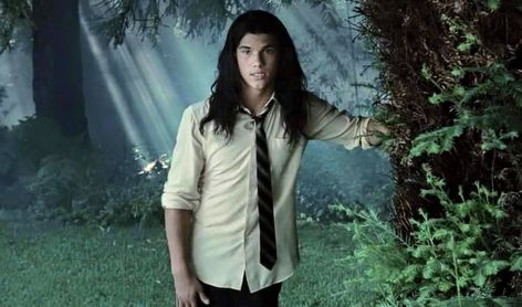 Twilight Jacob Long Hair Twilight, Jacob Twilight Long Hair, Jacob Black Long Hair, Black Long Hair Styles, Taylor Lautner Long Hair, Jacob Twilight, Off Quotes, Taylor Jacobs, Jacob Black Twilight