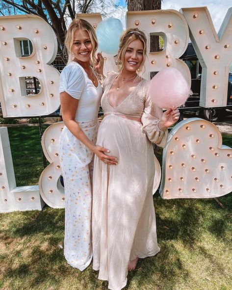 Celebrity Baby Shower Outfit, Vestidos Para Baby Shower Mama, Pregnancy Baby Shower Outfit, Gender Reveal Mom Outfit, Outfit Para Baby Shower Mamá, Dresses For Baby Shower Mom, Winter Baby Shower Dress For Mom, Vestido Baby Shower, Baby Shower Look For Mom