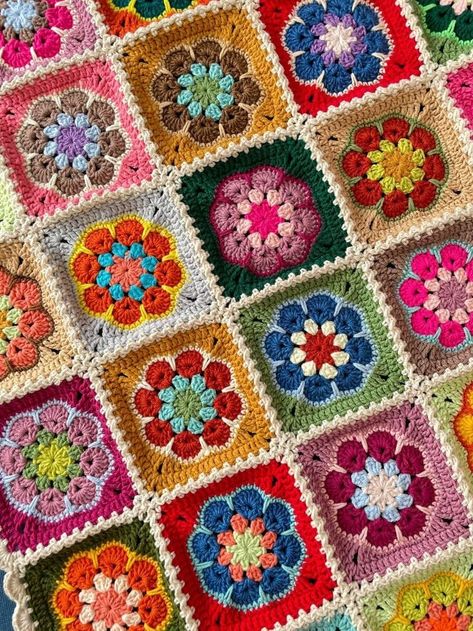 African Flower Granny Square Blanket, African Granny Square, Flower Crochet Square, African Flower Square, African Flower Blanket, African Flower Granny Square, African Flower Crochet, Crochet Pillow Cases, Crochet African Flowers