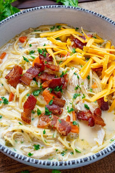 A homemade creamy chicken noodle soup with the chicken bacon ranch theme! Soup With Bacon, Closet Cooking, Creamy Chicken Noodle Soup, Bacon Soup, Vegetable Beef Soup, Chicken Bacon Ranch, Soup And Stew, Bacon Ranch, Beef Soup